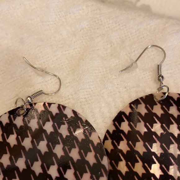 Abalone houndstooth pierced dangle earrings! NWT - Picture 6 of 7